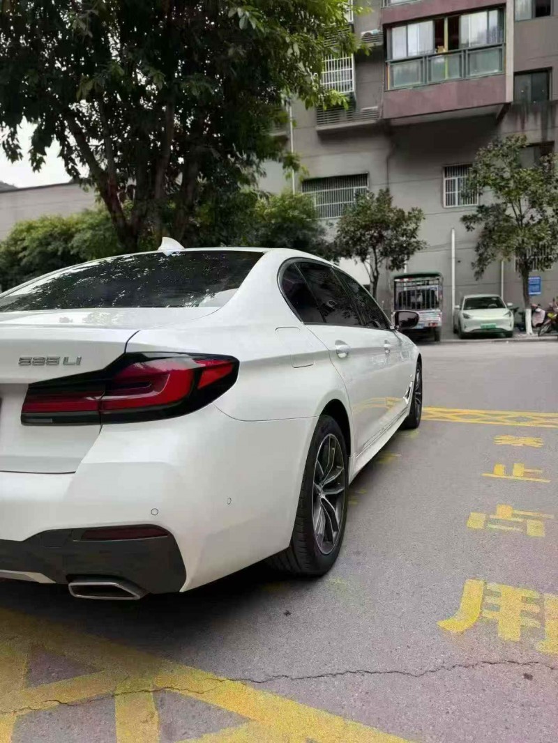 重庆22年宝马5系8