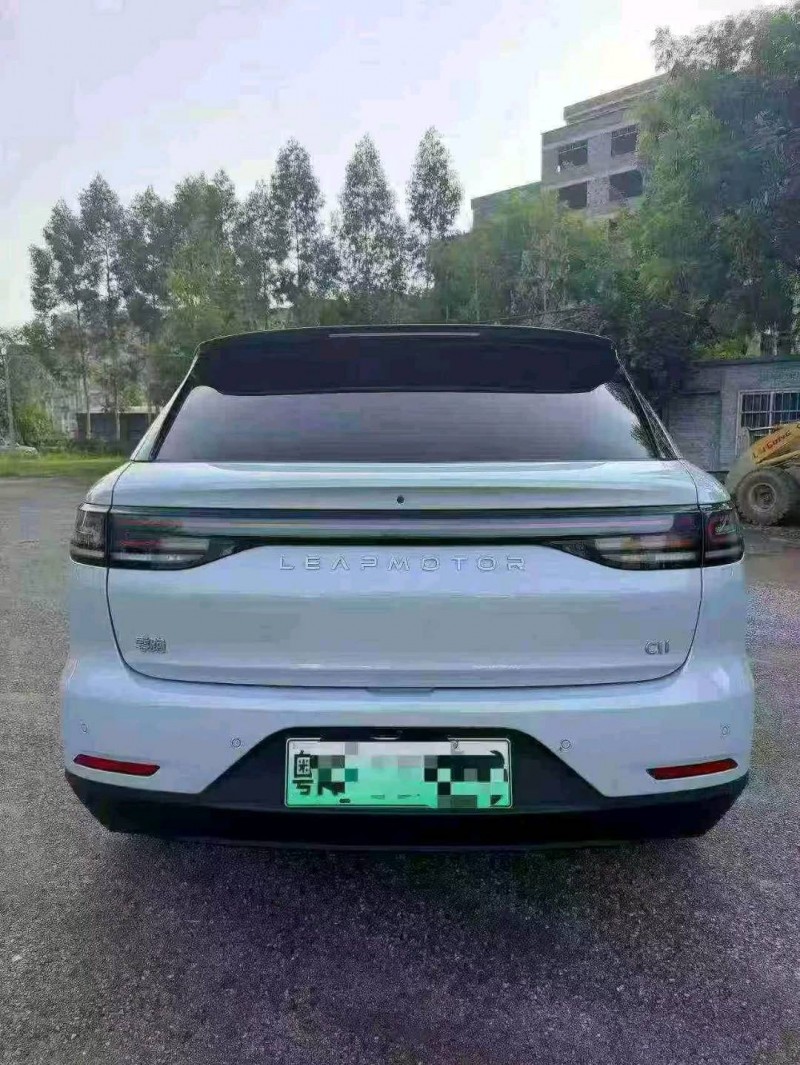 汕头26年零跑汽车C119