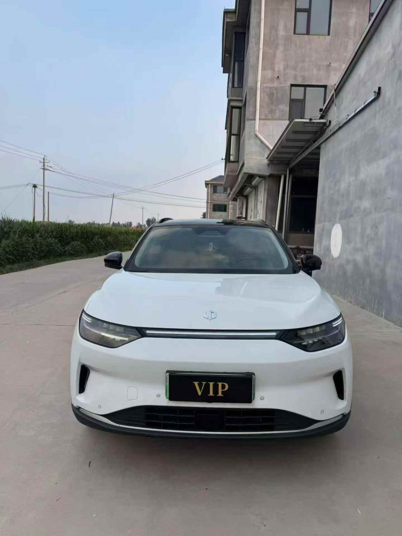 东营25年零跑汽车C111