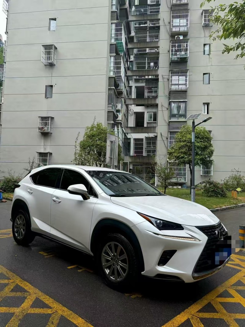 重庆18年雷克萨斯NX3