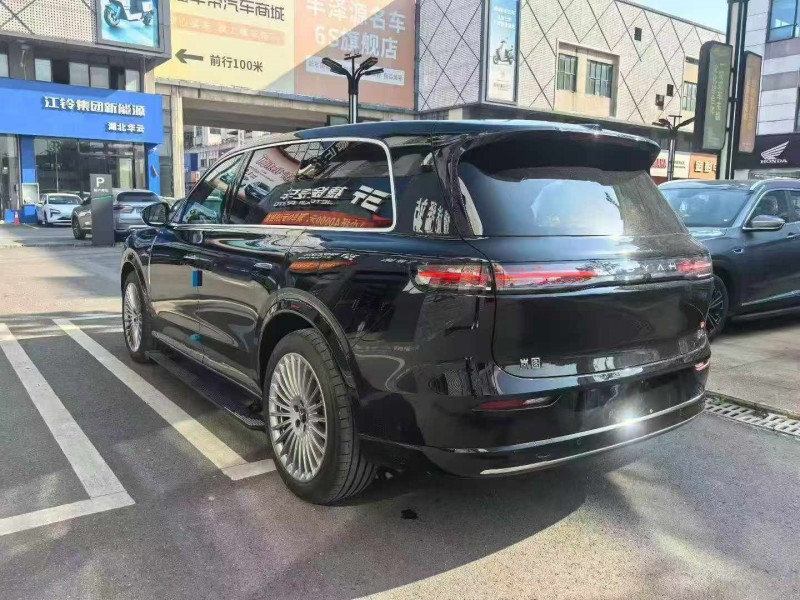 宜昌26年岚图汽车泰山8