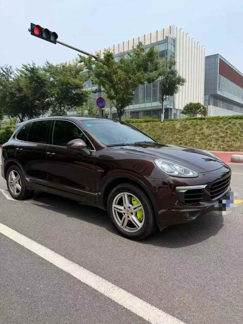 潍坊16年保时捷卡宴2