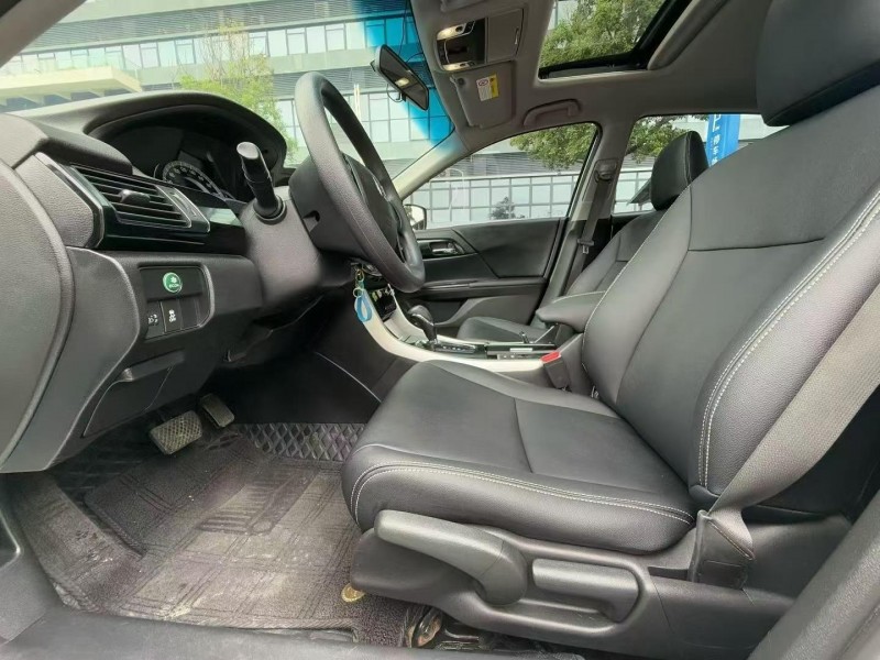 东莞17年本田雅阁7