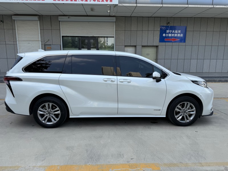 济宁23年丰田塞纳4