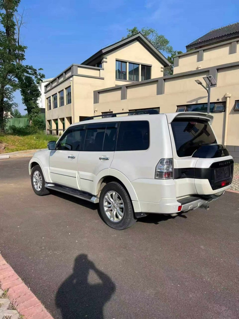 泰安19年三菱帕杰罗7