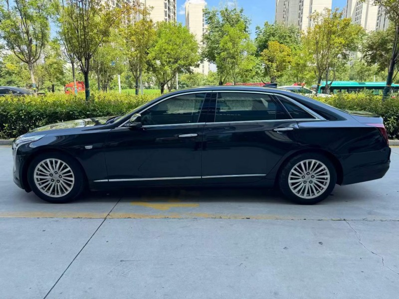济宁21年凯迪拉克CT65
