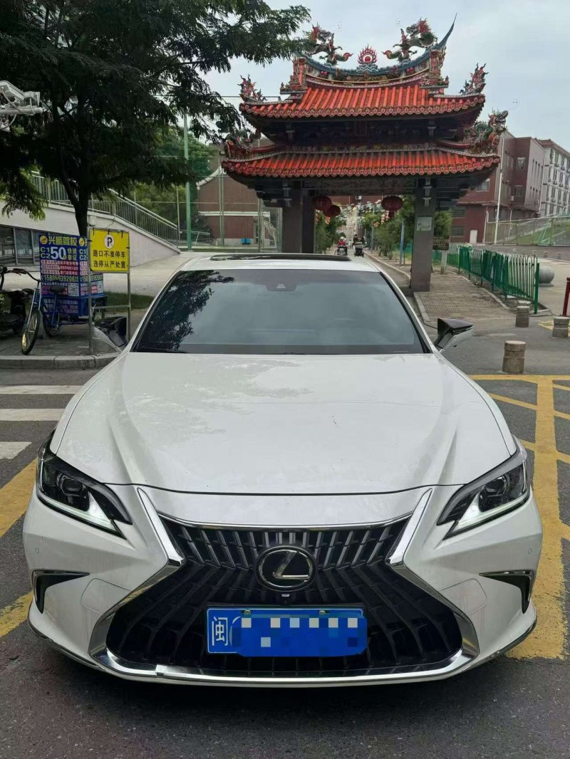 福州23年雷克萨斯ES1