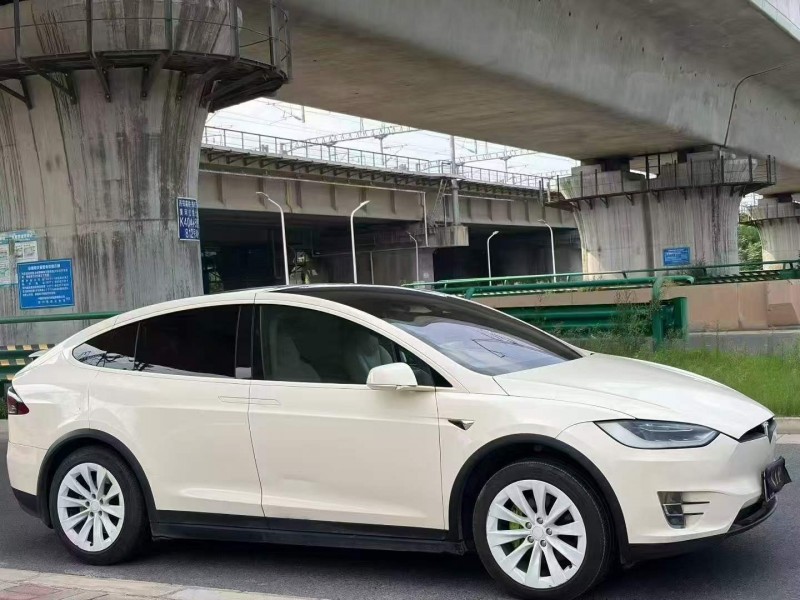 鹤壁17年特斯拉MODEL X3