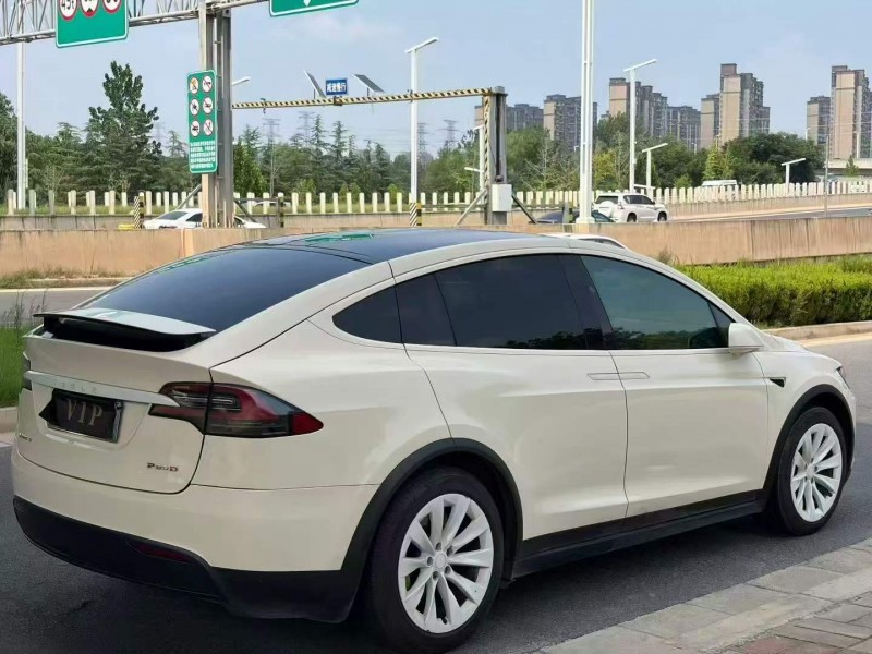 鹤壁17年特斯拉MODEL X9