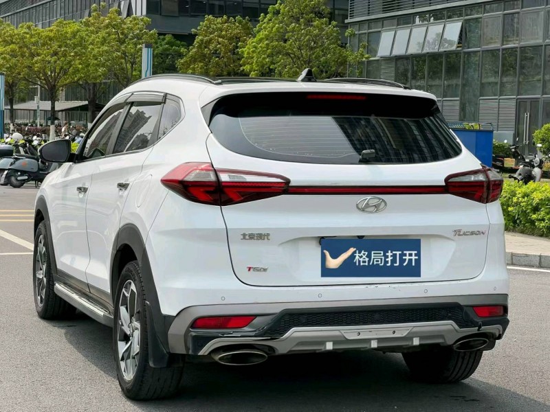 东莞20年现代途胜5