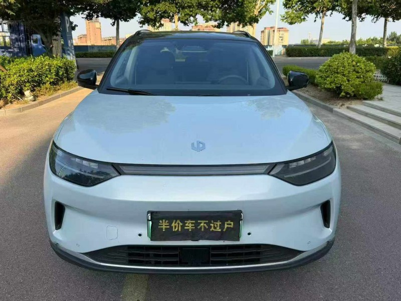 青岛25年零跑汽车C111