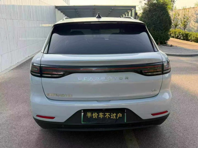 青岛25年零跑汽车C119