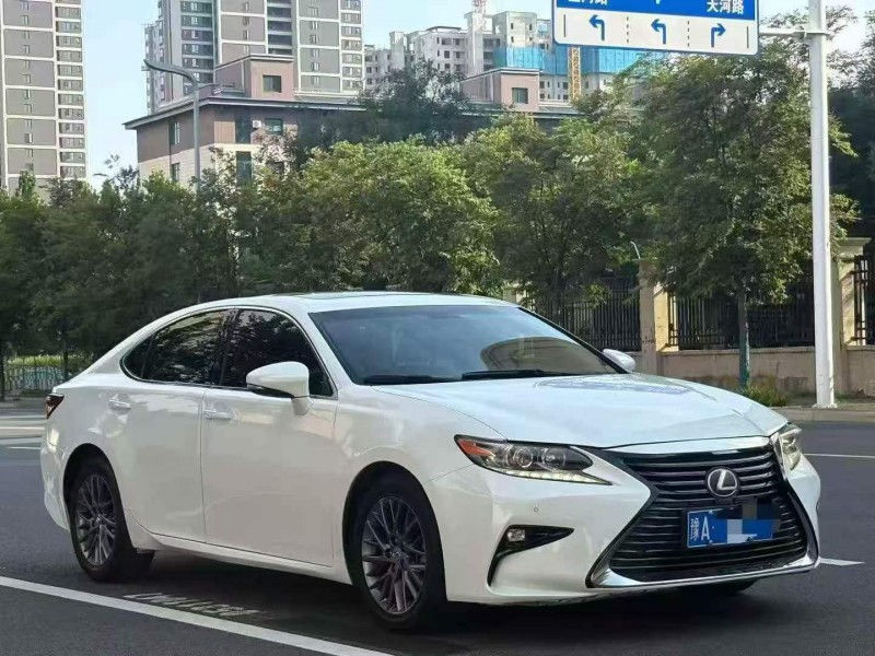 洛阳19年雷克萨斯ES2