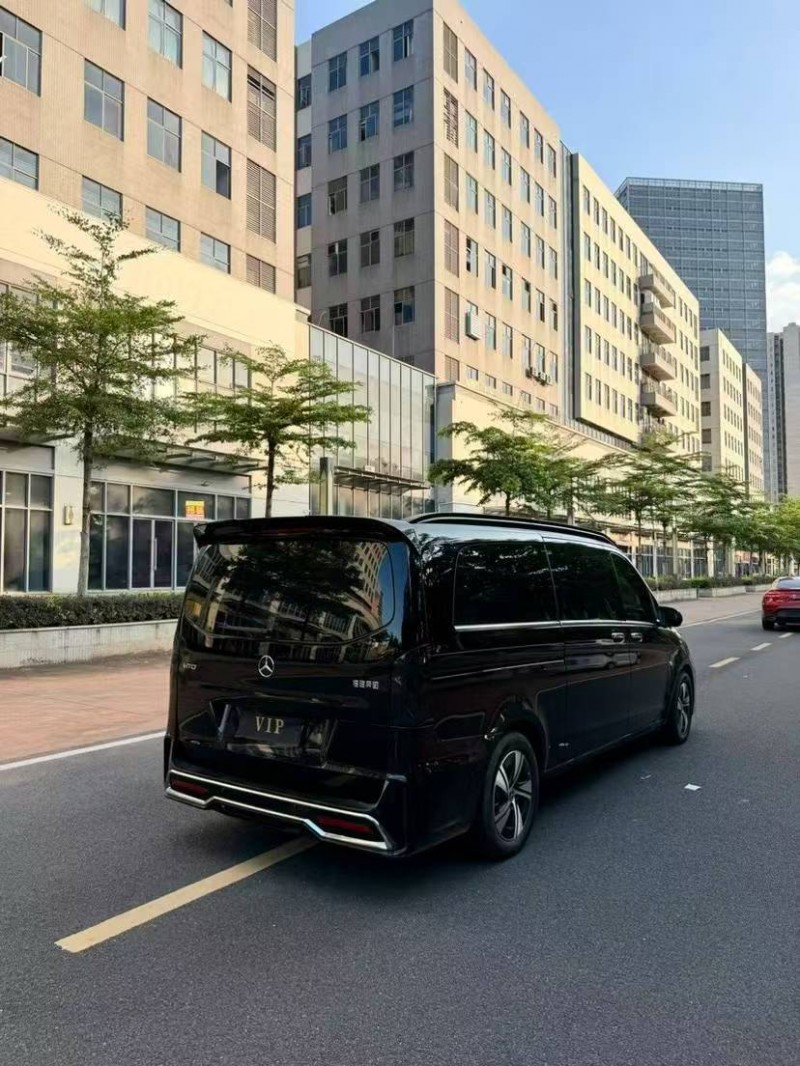 佛山24年奔驰威霆8