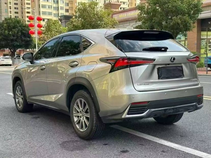 珠海20年雷克萨斯NX7