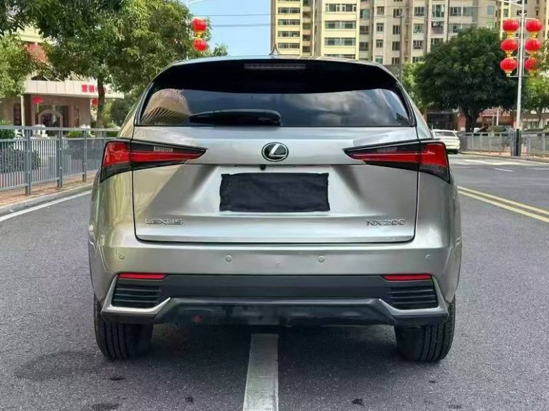 珠海20年雷克萨斯NX9