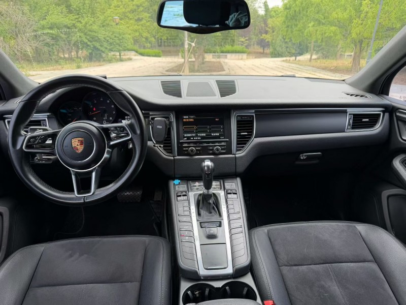青岛15年保时捷Macan6