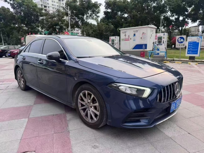 广州19年奔驰A3