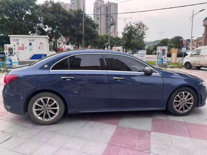 广州19年奔驰A4