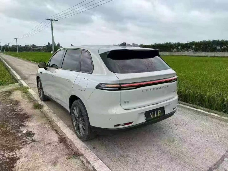 绍兴24年零跑汽车C109