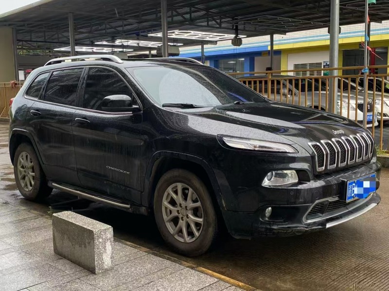 广州16年Jeep自由光2