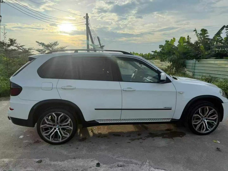 中山13年宝马X53