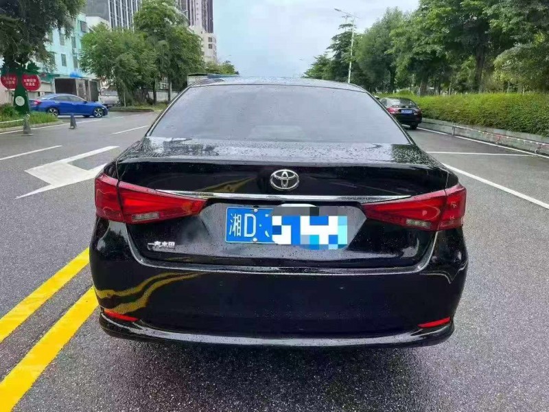 佛山16年丰田皇冠8