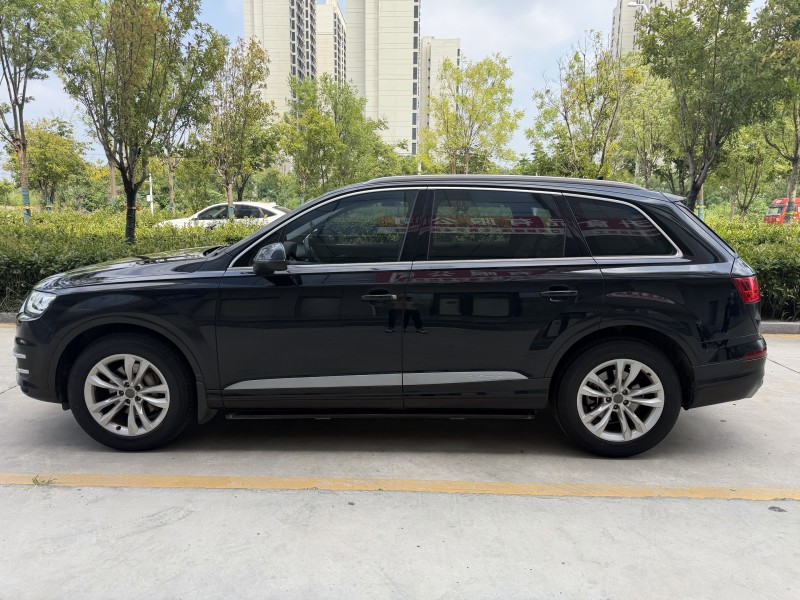 济宁17年奥迪Q75
