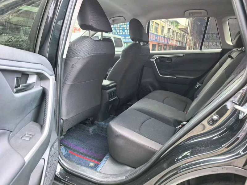 襄阳25年丰田RAV46