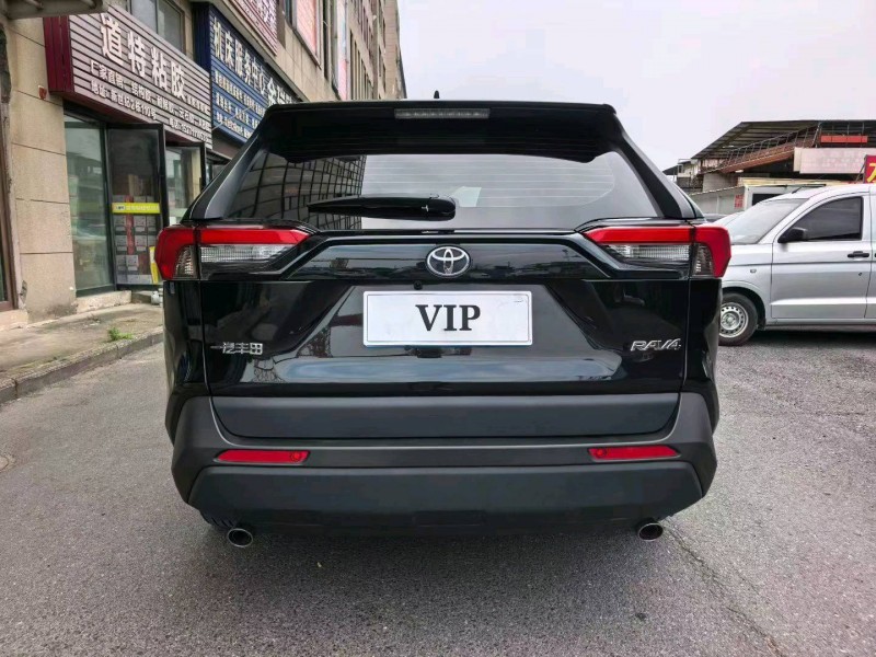 襄阳25年丰田RAV48