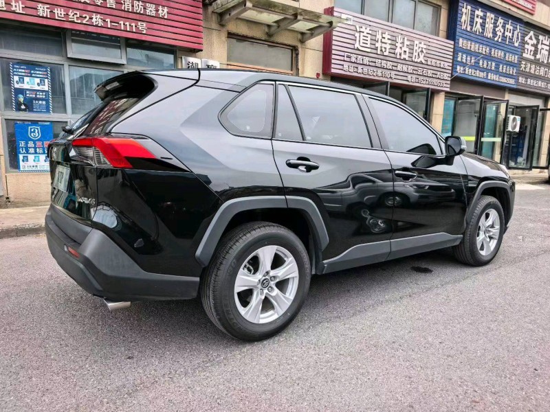 襄阳25年丰田RAV49