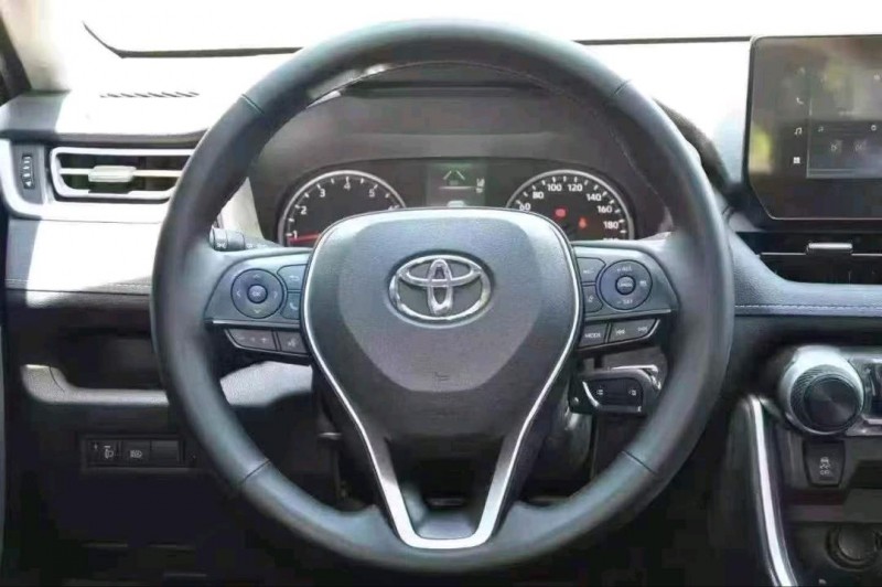 新乡26年丰田RAV47