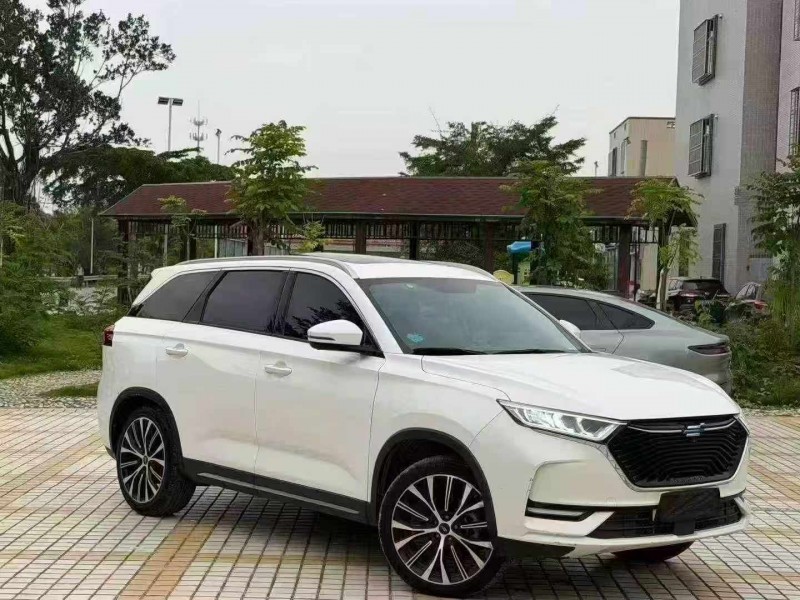 深圳20年长安汽车欧尚2