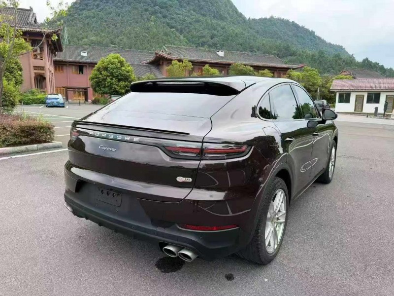 重庆22年保时捷卡宴9