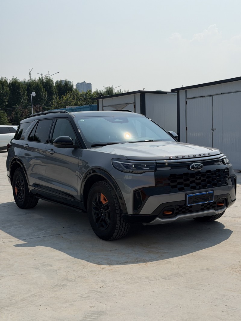 新乡25年福特探险者2