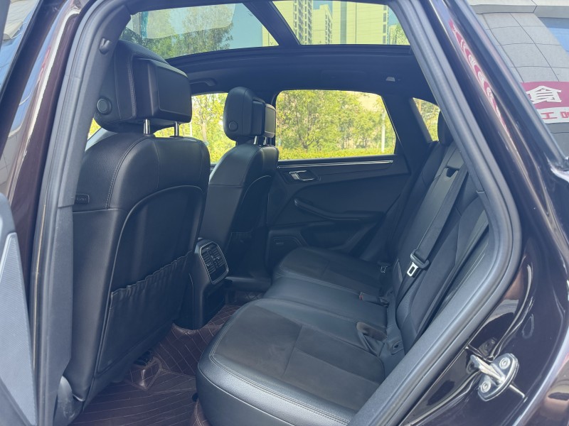 济宁16年保时捷Macan7