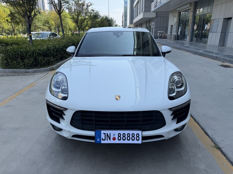 济宁16年保时捷Macan1