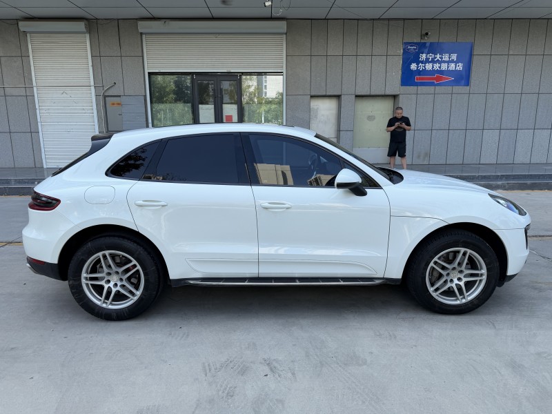 济宁16年保时捷Macan4