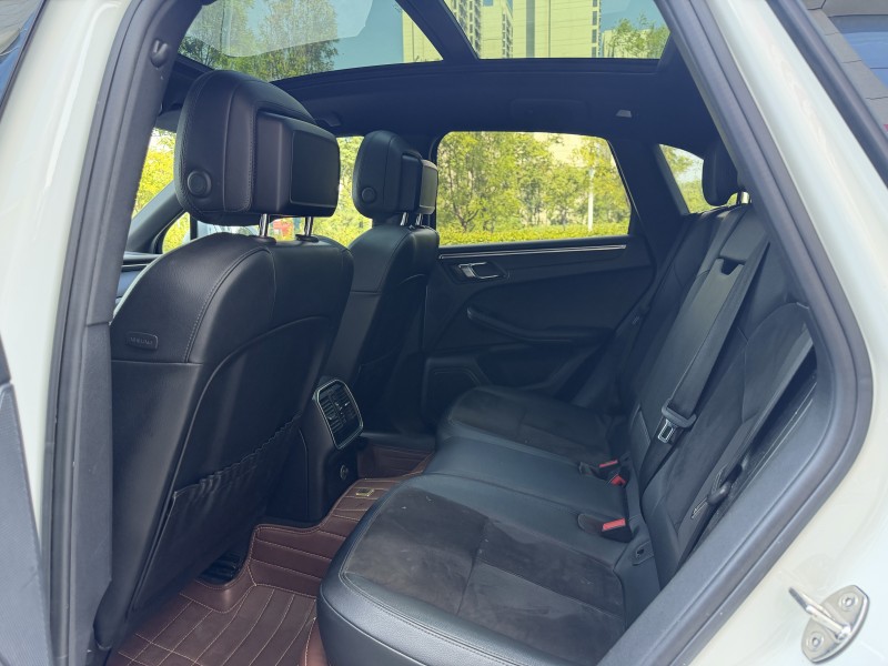 济宁16年保时捷Macan7
