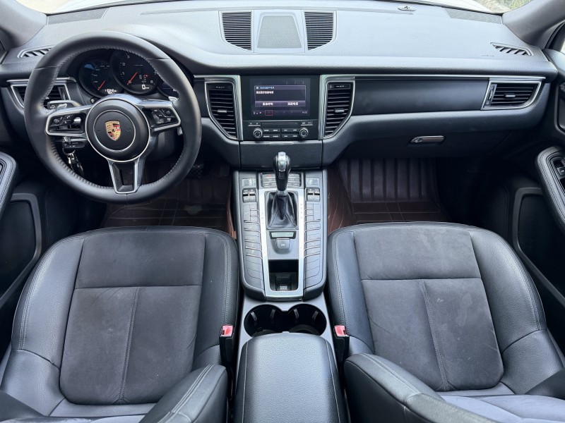 济宁16年保时捷Macan8