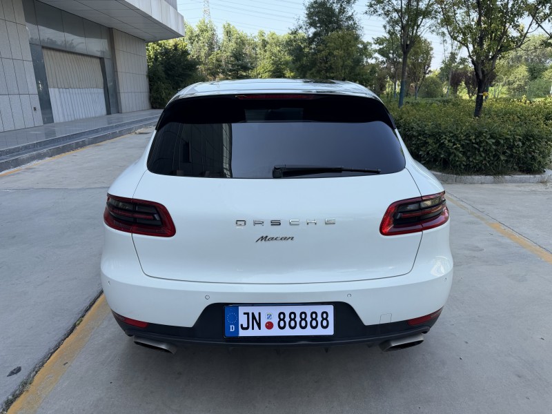 济宁16年保时捷Macan9