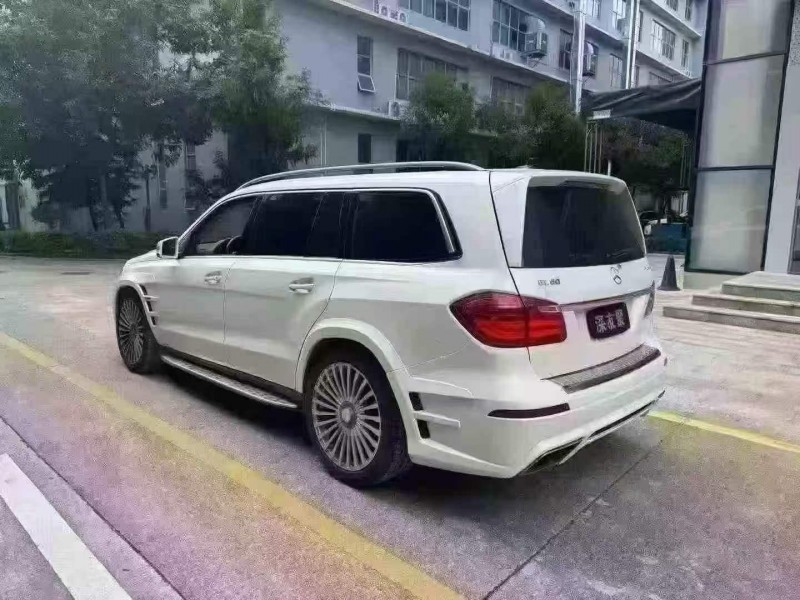 广州17年奔驰GL8