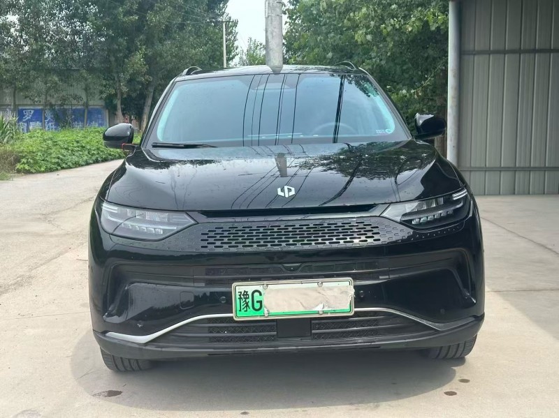 新乡25年零跑汽车C111