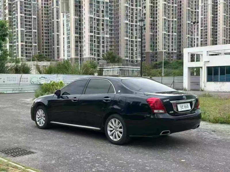 南宁10年丰田皇冠8