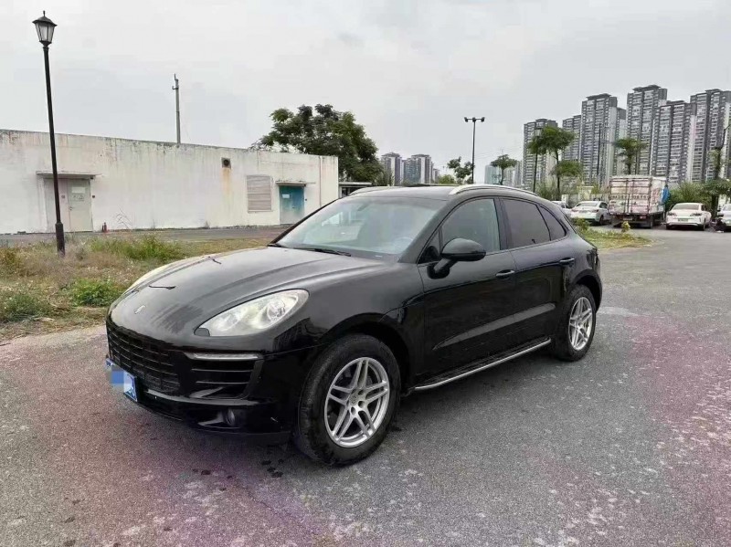 南宁16年保时捷Macan3