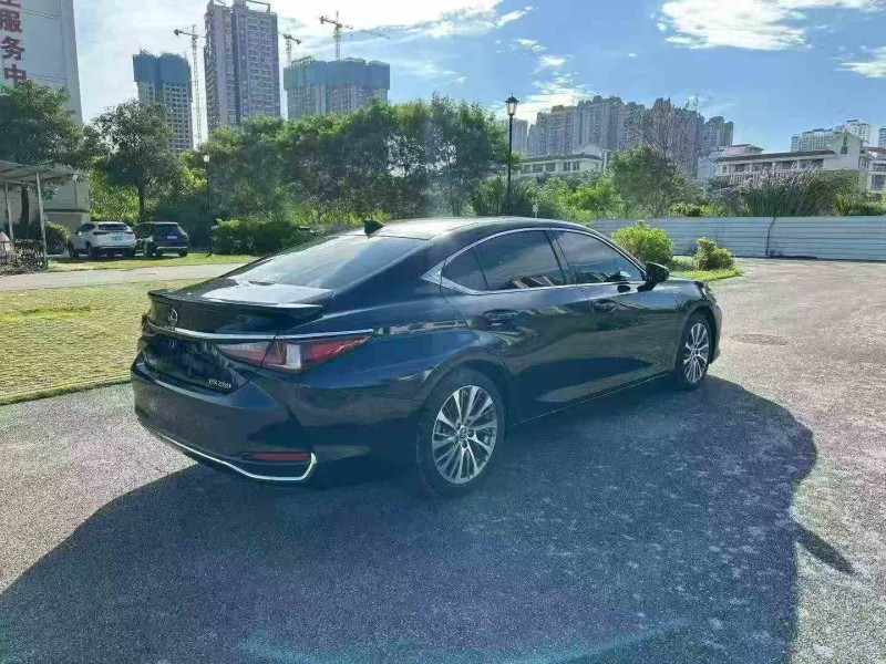 南宁21年雷克萨斯ES7