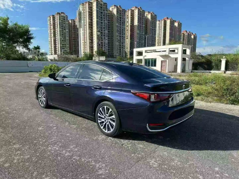 南宁21年雷克萨斯ES8