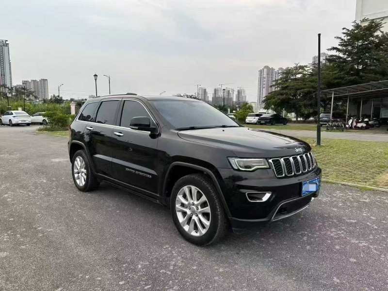 南宁18年Jeep大切诺基2