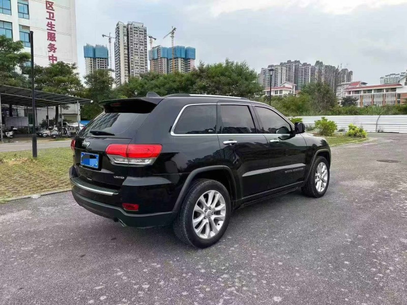 南宁18年Jeep大切诺基7