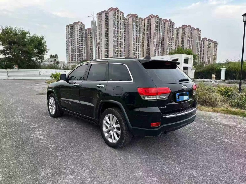 南宁18年Jeep大切诺基8